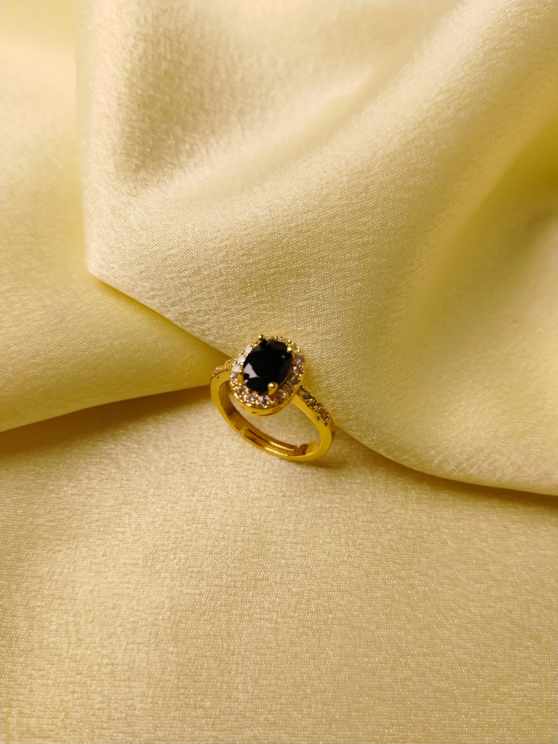 Onyx Honeycomb Ring - Image 4